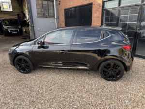 2015 Renault Clio 1.5 Dynamique S Medianav Dci 90 Stop & Start in Black — image 6