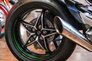 2017 Kawasaki Ninja H2r Ninja H2r New Old Stock Del Miles in Black — image 5