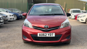 2012 Toyota Yaris 1.33 Dual Vvt-I Tr Euro 5 5dr in Red — image 2