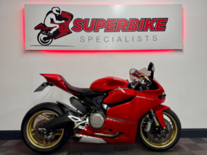 2014 Ducati 899 Panigale 899 in Red — image 2