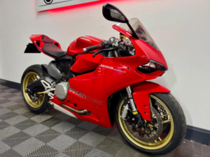 2014 Ducati 899 Panigale 899 in Red — image 4