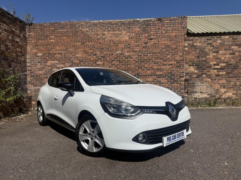 2014 Renault Clio 1.2 16v Dynamique Medianav Euro 5 5dr in White — image 1