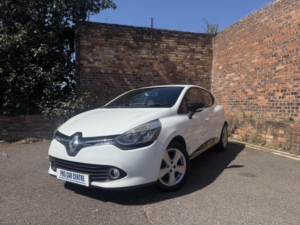 2014 Renault Clio 1.2 16v Dynamique Medianav Euro 5 5dr in White — image 2