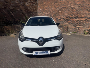2014 Renault Clio 1.2 16v Dynamique Medianav Euro 5 5dr in White — image 4