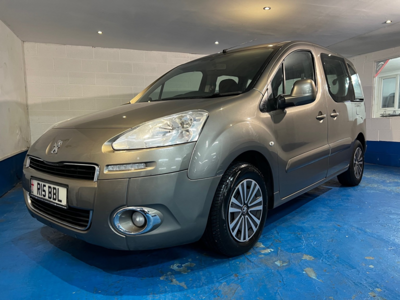 2013 Peugeot Partner Tepee 1.6 Hdi Tepee S in Bronze — image 1