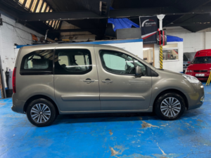 2013 Peugeot Partner Tepee 1.6 Hdi Tepee S in Bronze — image 5