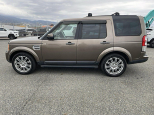 2011 Land Rover Discovery 4 5.0 V8 Se Automatic 7 Seater in Bronze — image 2
