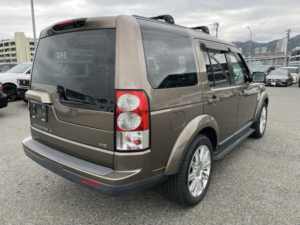 2011 Land Rover Discovery 4 5.0 V8 Se Automatic 7 Seater in Bronze — image 5