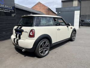 2012 MINI Hatch 1.6 Cooper D Hatch in White — image 3