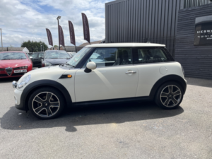 2012 MINI Hatch 1.6 Cooper D Hatch in White — image 6