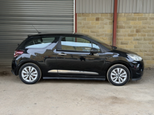 2014 Citroen Ds3 1.2 Vti Dsign in Black — image 4