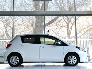 2016 Toyota Yaris 1.3 Dual Vvt-I Design in White — image 2