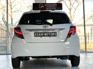 2016 Toyota Yaris 1.3 Dual Vvt-I Design in White — image 4