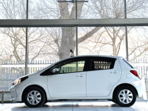 2016 Toyota Yaris 1.3 Dual Vvt-I Design in White — image 5