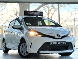 2016 Toyota Yaris 1.3 Dual Vvt-I Design in White — image 6