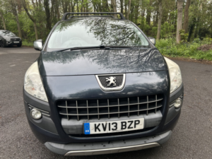 2013 Peugeot 3008 1.6 E-Hdi Allure in Blue — image 3