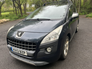 2013 Peugeot 3008 1.6 E-Hdi Allure in Blue — image 4