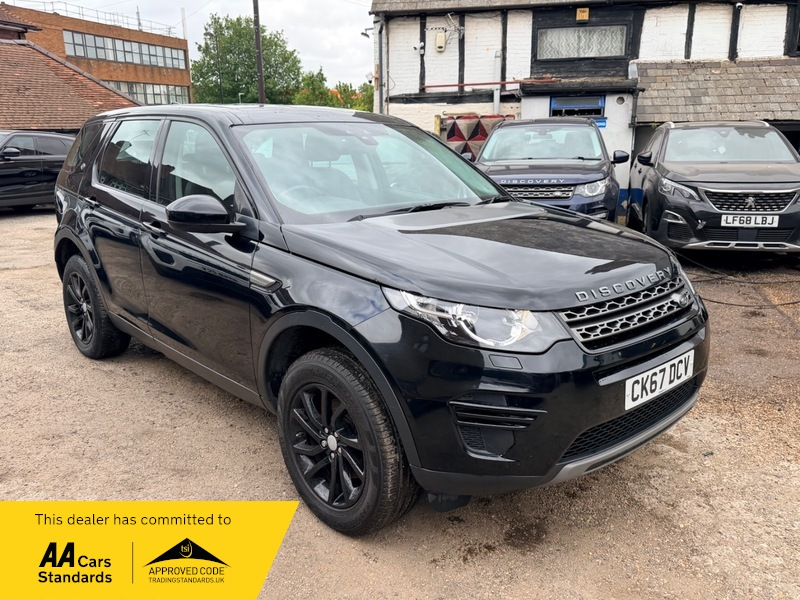 2017 Land Rover Discovery Sport Td4 Se in Black — image 1