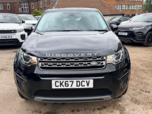 2017 Land Rover Discovery Sport Td4 Se in Black — image 2