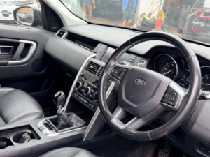 2017 Land Rover Discovery Sport Td4 Se in Black — image 3