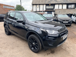 2017 Land Rover Discovery Sport Td4 Se in Black — image 4