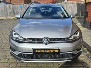 2016 Volkswagen Golf 2.0 Tdi Bluemotion Tech Alltrack in Silver — image 4