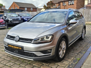 2016 Volkswagen Golf 2.0 Tdi Bluemotion Tech Alltrack in Silver — image 5