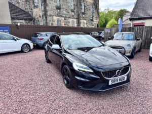 2019 Volvo V40 2.0 T2 R-Design Edition Euro 6 (s/s) 5dr in Black — image 2