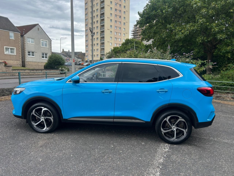 2024 MG MG Hs 1.5 T-Gdi Trophy SUV 5dr Petrol Manual Euro 6 (s/s) (162 Ps) in Blue — image 1
