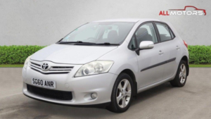 2010 Toyota Auris 1.33 Dual Vvt-I Tr Euro 4 (s/s) 5dr in Silver — image 2