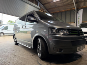 2015 Volkswagen Transporter 2.0 Bitdi T32 Highline Kombi DSG 4motion L3 H1 4dr in Grey — image 2