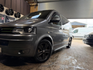 2015 Volkswagen Transporter 2.0 Bitdi T32 Highline Kombi DSG 4motion L3 H1 4dr in Grey — image 3