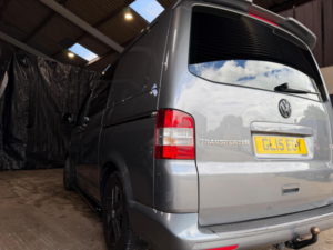 2015 Volkswagen Transporter 2.0 Bitdi T32 Highline Kombi DSG 4motion L3 H1 4dr in Grey — image 4