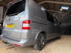2015 Volkswagen Transporter 2.0 Bitdi T32 Highline Kombi DSG 4motion L3 H1 4dr in Grey — image 5