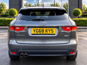 2018 Jaguar F-Pace 2.0 D180 R-Sport Auto AWD Euro 6 (s/s) 5dr in Grey — image 6