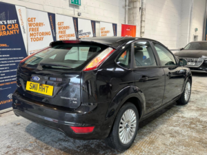 2011 Ford Focus 1.6 Titanium 5dr in Black — image 4