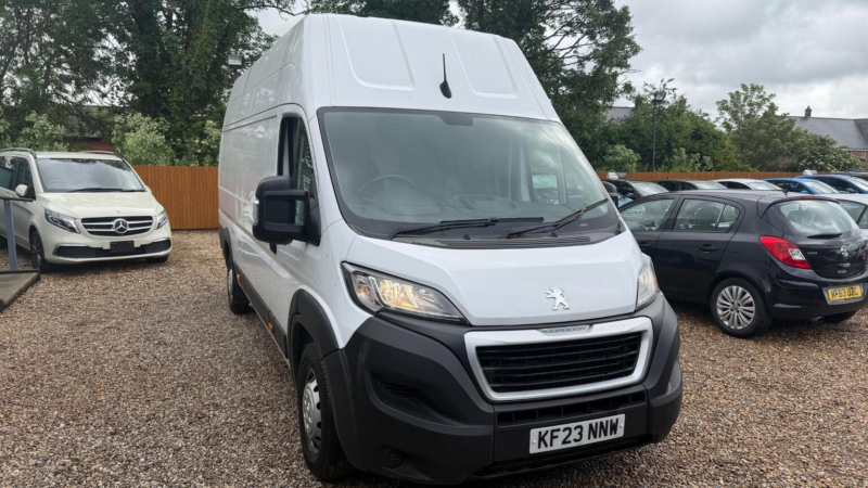 2023 Peugeot Boxer 2.2 Bluehdi 435 Professional Premium + L4 H3 Euro 6 (s/s) 5dr in White — image 1