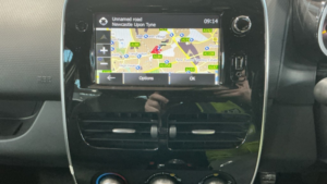 2015 Renault Clio 0.9 Dynamique Nav Tce 90 Black 5dr Low Tax+satnav+cruise in Black — image 5