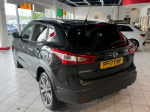 2017 Nissan Qashqai 1.6 Dci Tekna in Black — image 6