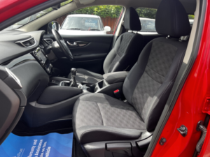 2017 Nissan Qashqai 1.5 Dci N-Connecta in Red — image 4