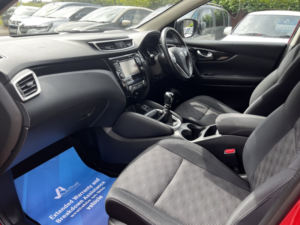2017 Nissan Qashqai 1.5 Dci N-Connecta in Red — image 5
