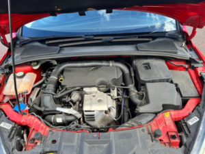 2015 Ford Focus 1.0 T Ecoboost Zetec in Red — image 5