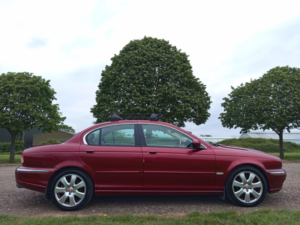 2005 Jaguar X-Type 2.5 V6 Se (awd) 4dr in Red — image 3