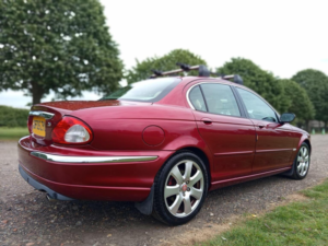 2005 Jaguar X-Type 2.5 V6 Se (awd) 4dr in Red — image 4