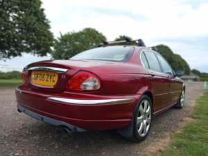 2005 Jaguar X-Type 2.5 V6 Se (awd) 4dr in Red — image 6