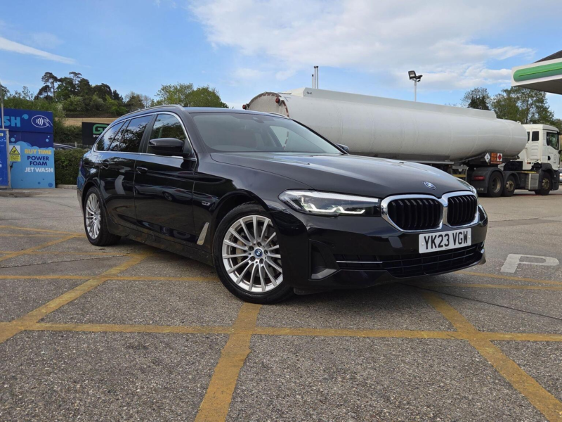 2023 BMW 5 Series 2.0 530e 12kwh Se Touring Steptronic Euro 6 (s/s) 5dr in Black — image 1