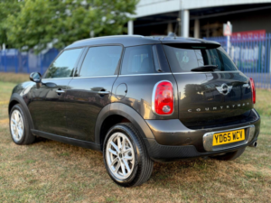 2015 MINI Countryman 2.0 Cooper D Auto Euro 5 5dr in Grey — image 3