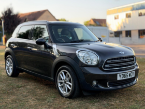 2015 MINI Countryman 2.0 Cooper D Auto Euro 5 5dr in Grey — image 5