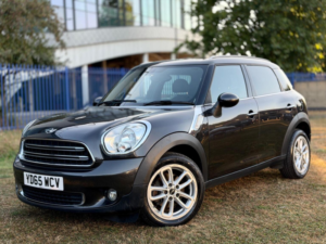 2015 MINI Countryman 2.0 Cooper D Auto Euro 5 5dr in Grey — image 6