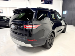 2017 Land Rover Discovery 3.0 Td V6 Hse Auto in Black — image 2
